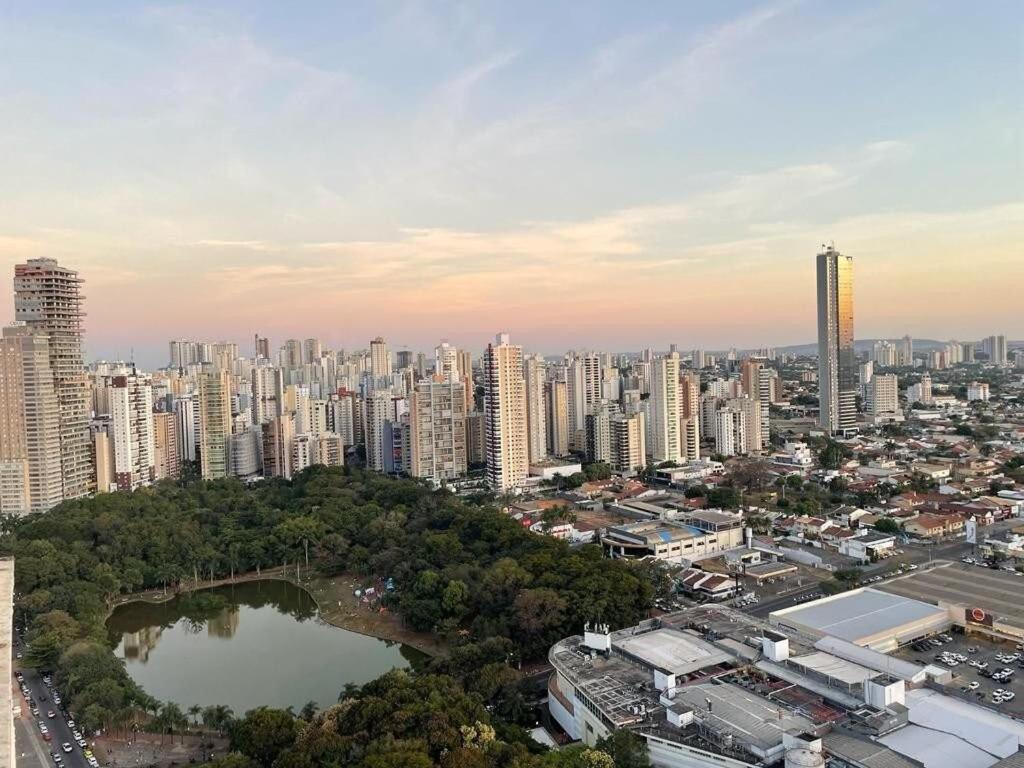Moderno Flat Com Vista Para O Parque Vaca Brava Goiania Exterior photo